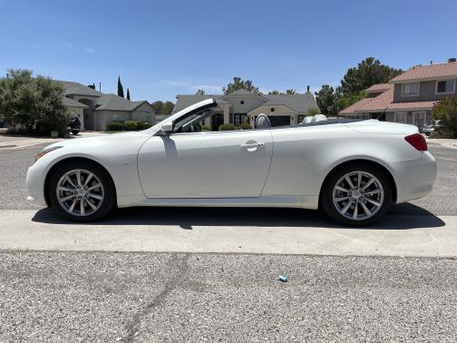 2014 INFINITI Q60 Base